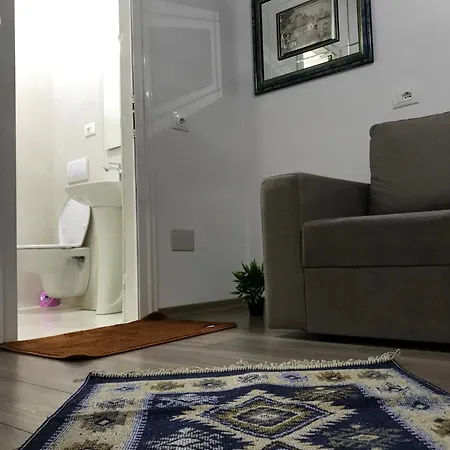 Square 21 * 티라나