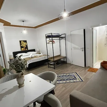 Square 21 Apartment *